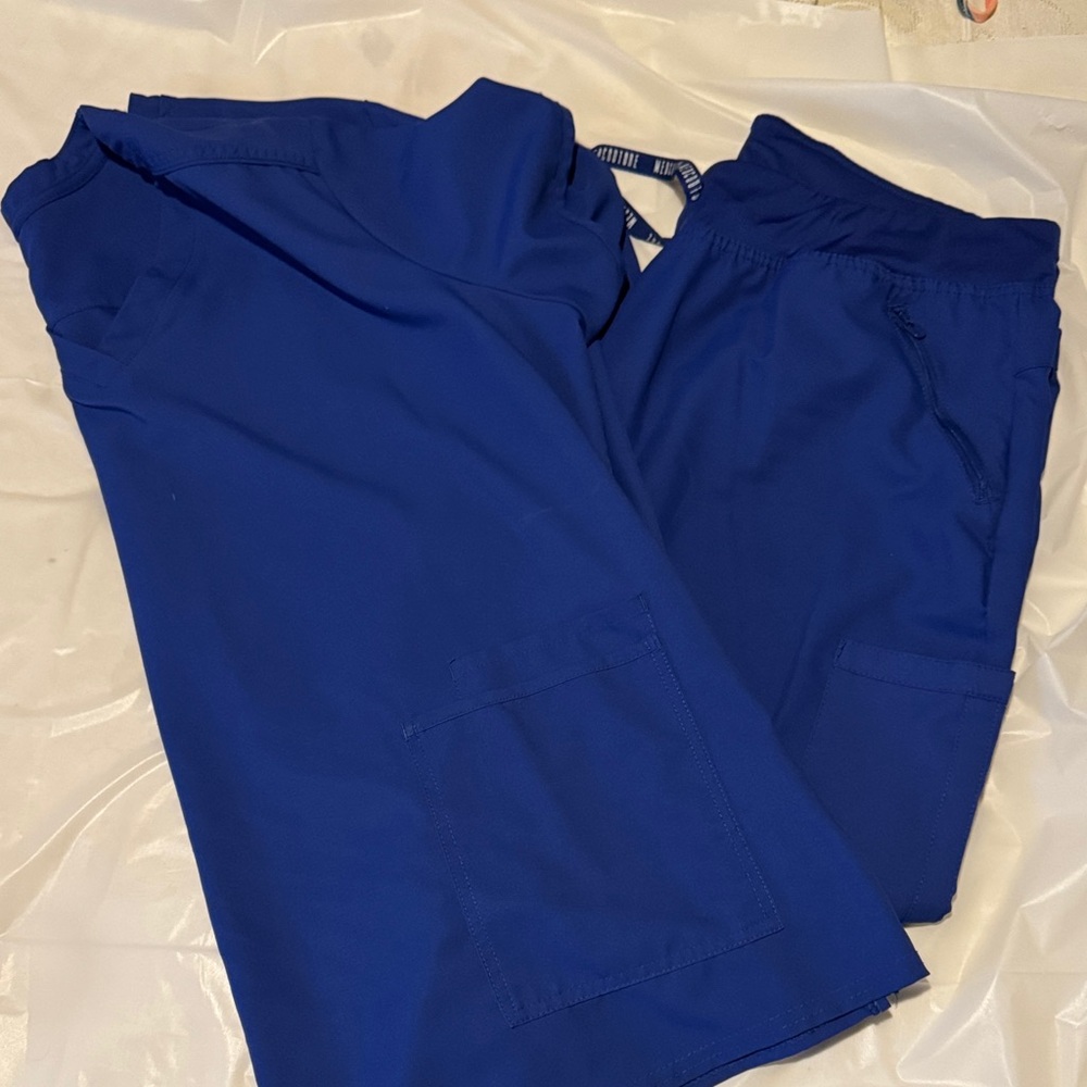 Med Couture Women's Scrub Set in Vibrant Blue